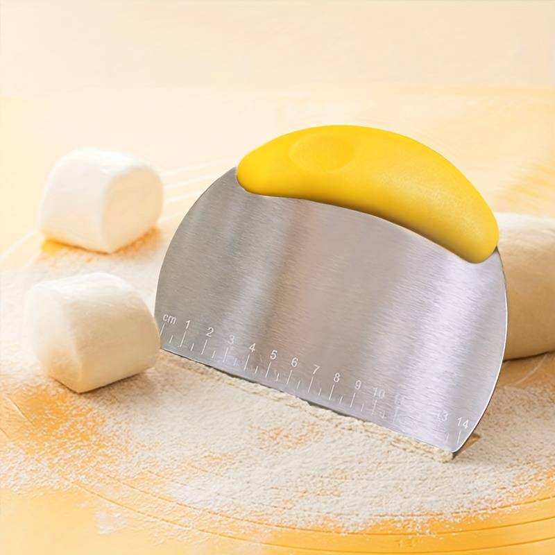 PerfectSlice dough cutter with integrated ruler cutting bread dough evenly